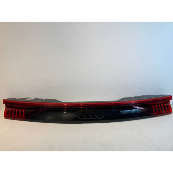 Lanterna Tampa Audi Q8 2019 2020 2021 / Original Direito Vermelho