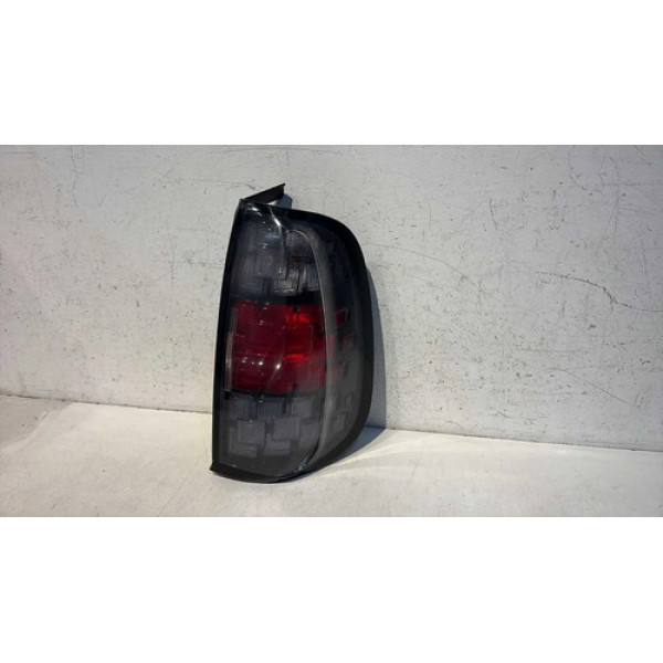 Lanterna Direita Fiat Uno 2016 2017 2018 2019 2020 Direito/passageiro Vermelho