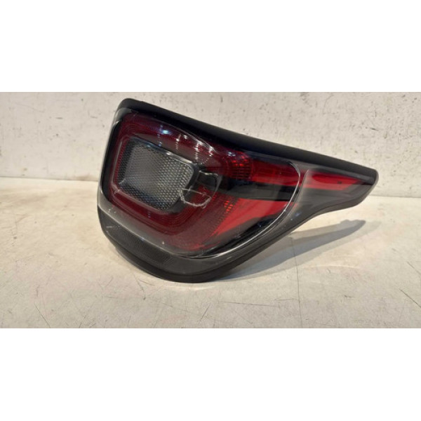 Lanterna Direita Fiat Strada 2020 2021 2022 2023 2024 Direito/passageiro Vermelho