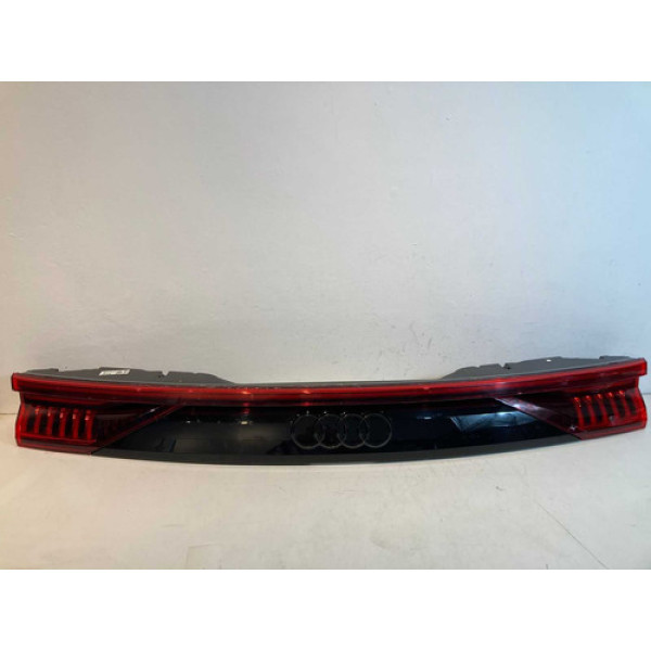 Lanterna Tampa Audi Q8 2019 2020 2021 / Original Direito Vermelho