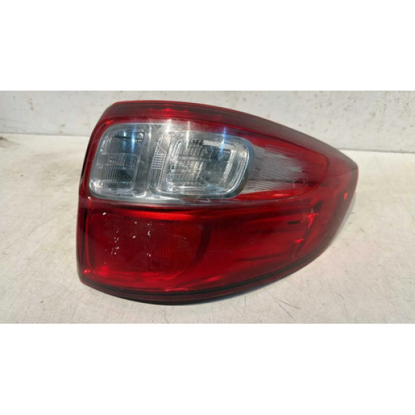 Lanterna Direita Fiat Strada 2014 2015 2016 2017 2018 2019 Direito/passageiro Vermelho