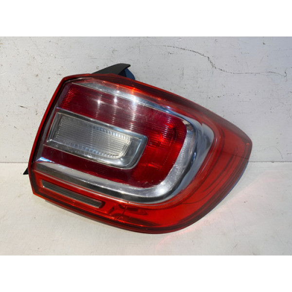 Lanterna Logan 2015 2016 2017 2018 2019 L.d Direito/passageiro Vermelho