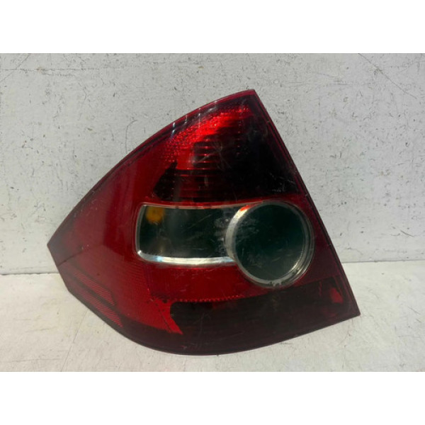 Lanterna Ford Fiesta Sedan L.e 2004 2006 2008 2010 / Origin Esquerdo/motorista Vermelho
